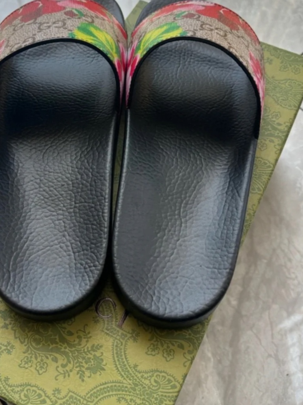 Stunning Gucci Floral Slides - Picture 5 of 8